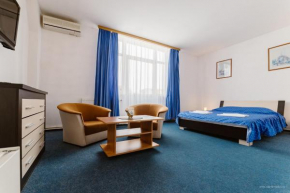 Отель Hotel Iris  Тырнэвени
